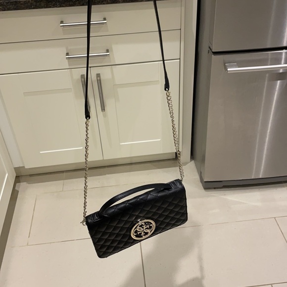 100% Authentic Guess black crossbody purse - Picture 2 of 8